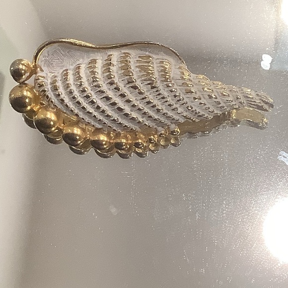 Sarah Coventry Gold and White Sea Shell Brooch - Picture 2 of 10